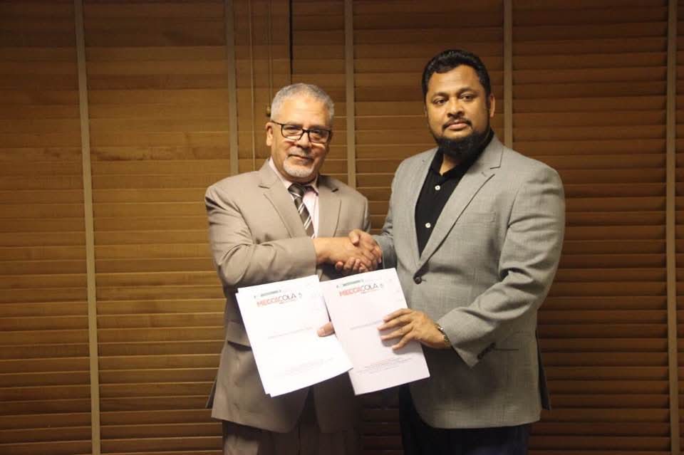 Tawfik Mathlouthi Managing Director of Mecca Cola signing JV agreement with Versatilo