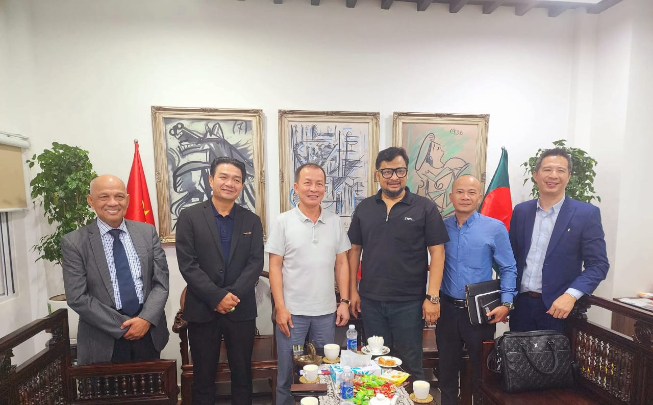 With the vietnam Bamboo Air