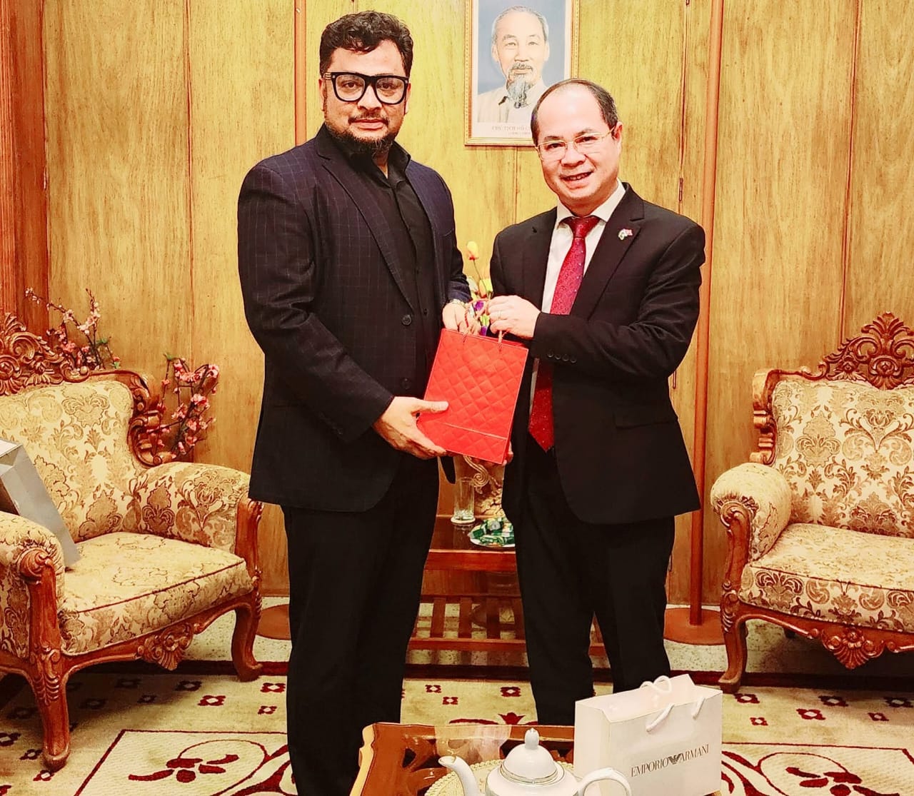Vietnam Ambassador in Bangaldesh and Chairman Versatilo