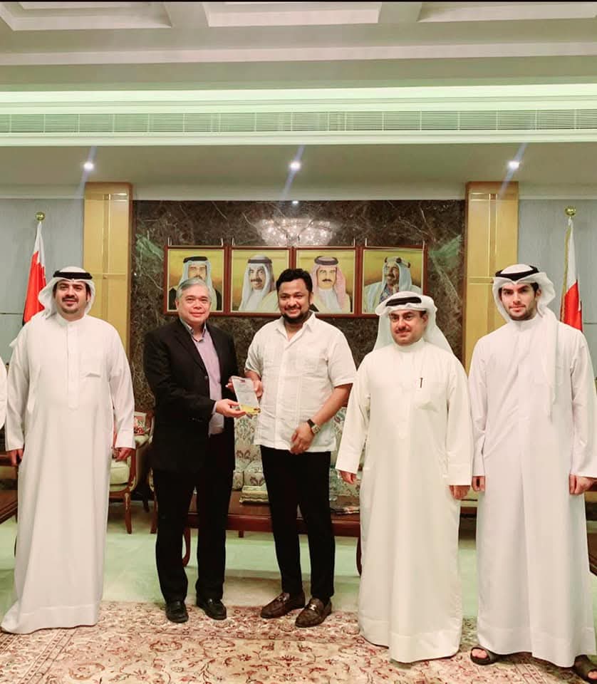 Token of appreciation by Ambassador of the Philippines in witness of Versatilo Bahrain partner His Highness Shaikh Salman bin Khalifa Al Khalifa